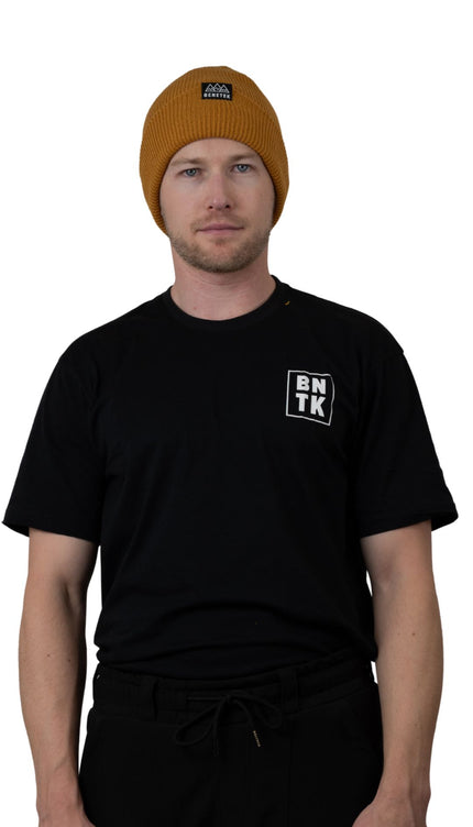 RIB KNIT BEANIE: BROWN